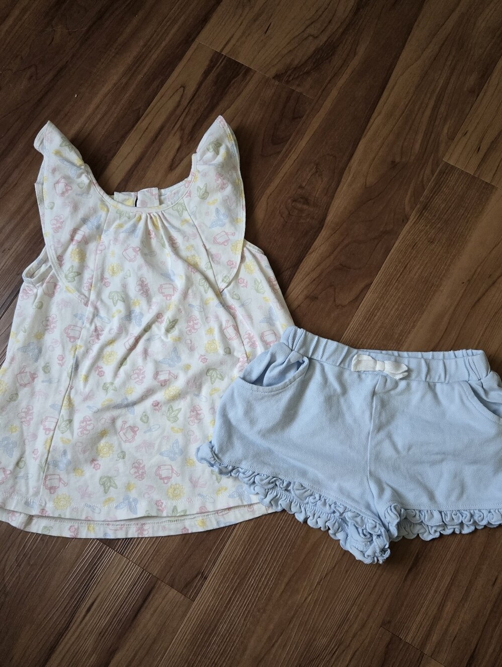 Girls' Ruffle Tank & Shorts Set in White and blue 5T EUC Gardener
